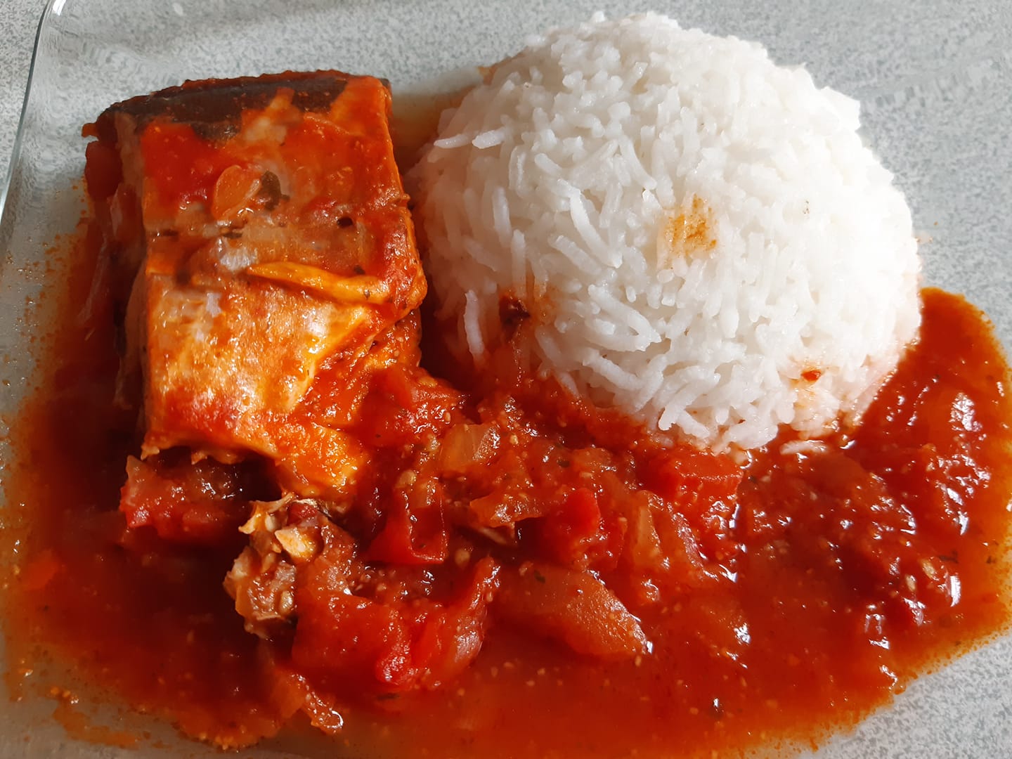 Riz sauce tomate + poisson